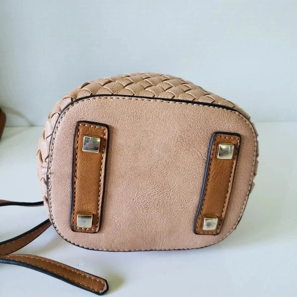 Simply Noelle Womans Small Brown Woven Drawstring Bucket  Bag. - Picture 4 of 11